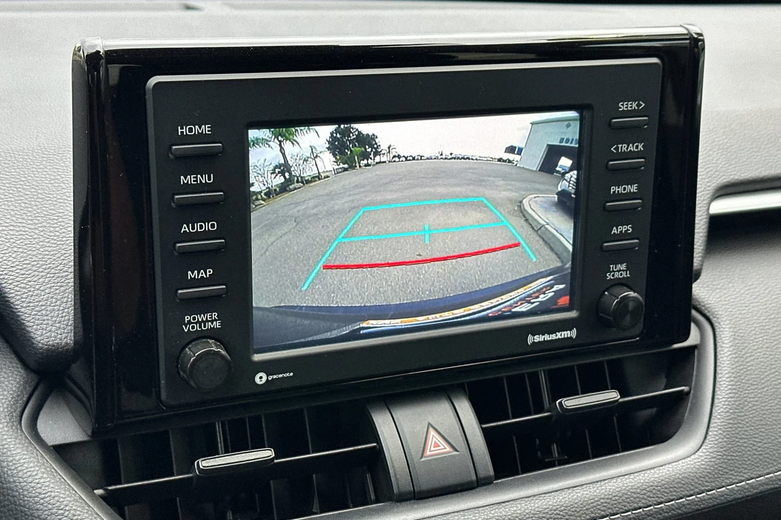 Used 2021  Toyota Hybrid XLE image 19