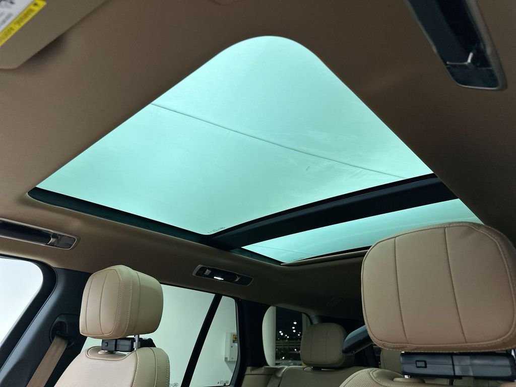 New 2026 Batumi Gold Premium Metallic Land Rover SE image 11