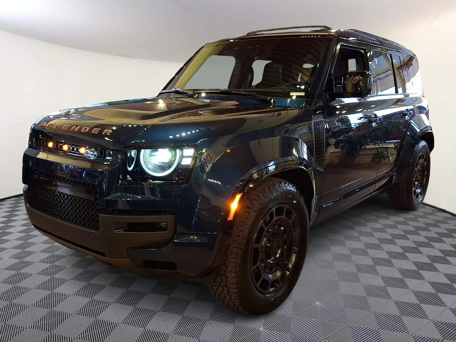 2026 Land Rover Defender 110 OCTA P635's photo