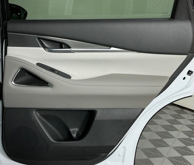 New 2027 White INFINITI LUXE image 25