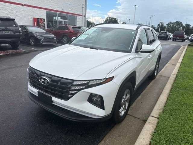 Used 2024 White Hyundai SEL image 3