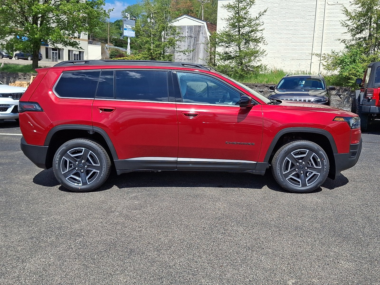 New 2026 Red Hot Pearl-Coat Exterior Paint Jeep Limited 4x4 image 7