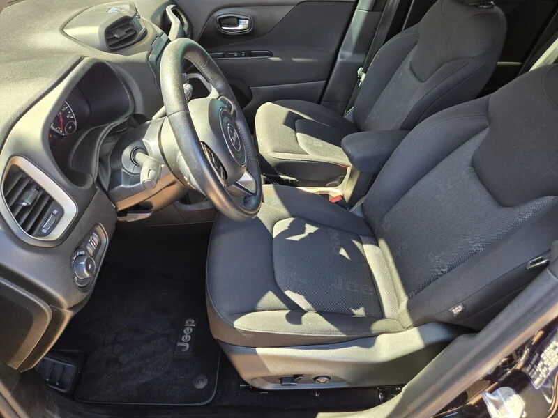 Used 2016 Black Jeep Latitude image 7