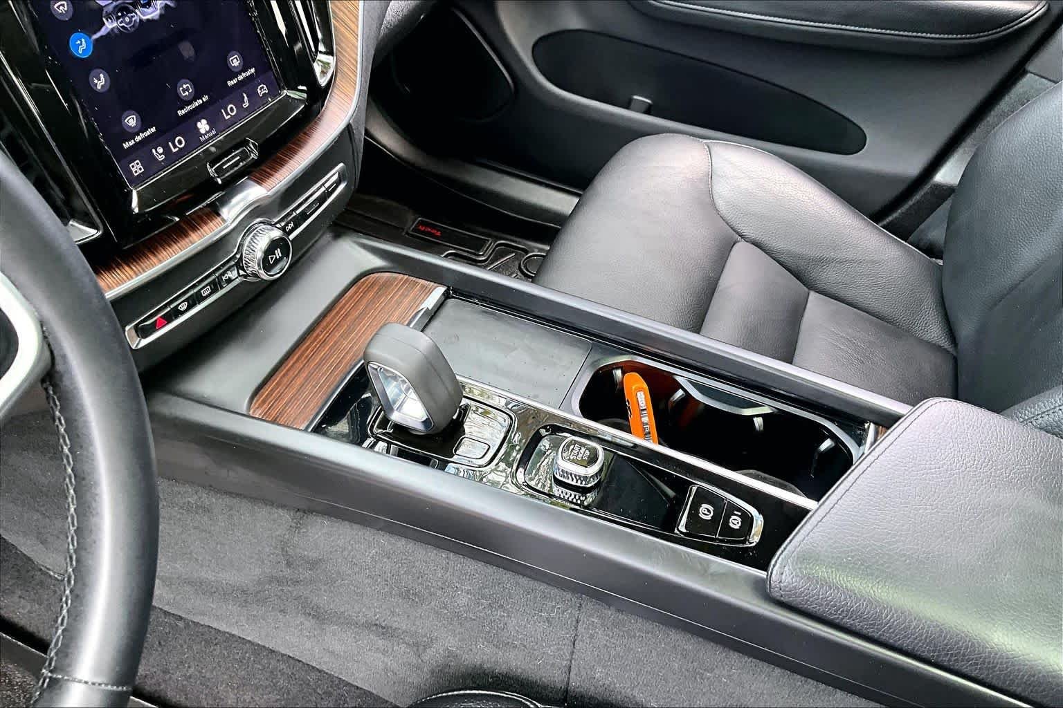 Used 2022 Thunder Grey Metallic Volvo Momentum image 17