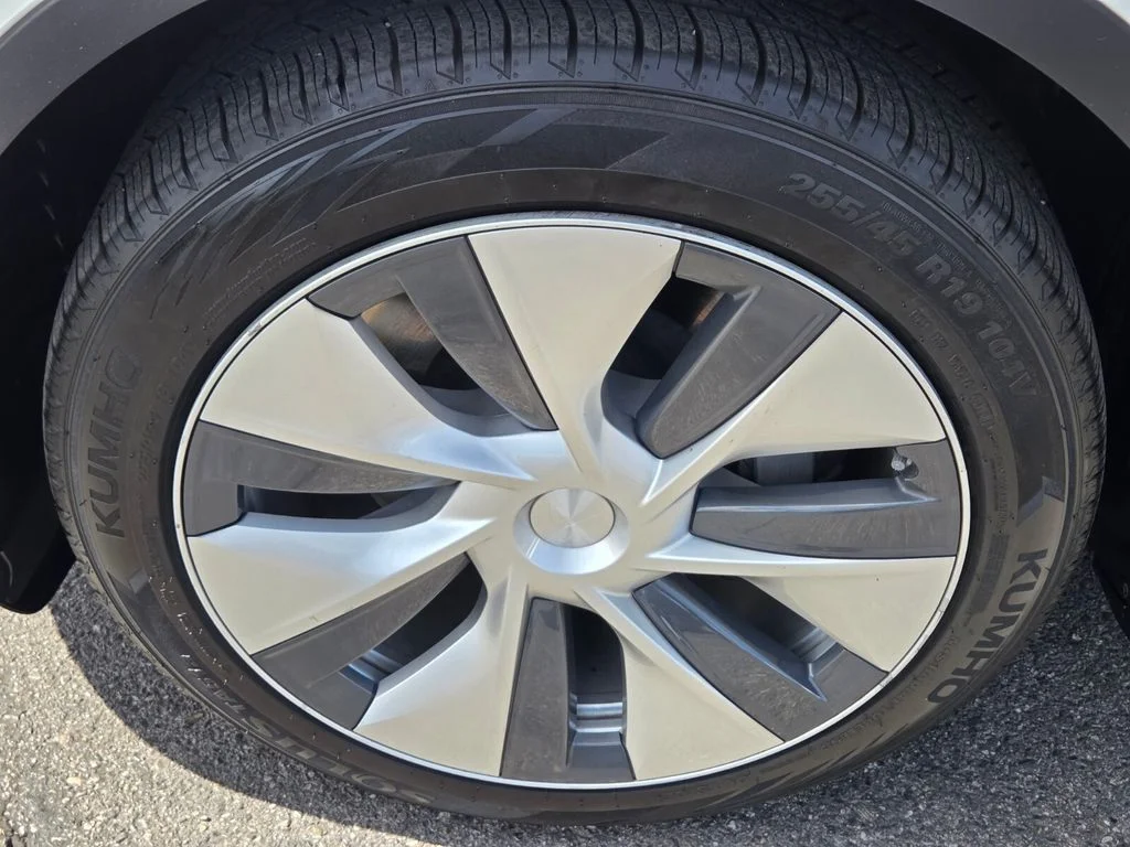 Used 2020  Tesla Long Range image 12