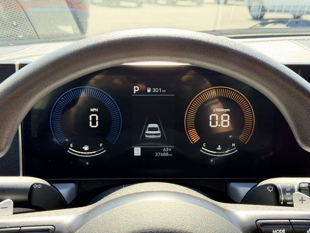 Used 2025 Gray Hyundai SEL image 11