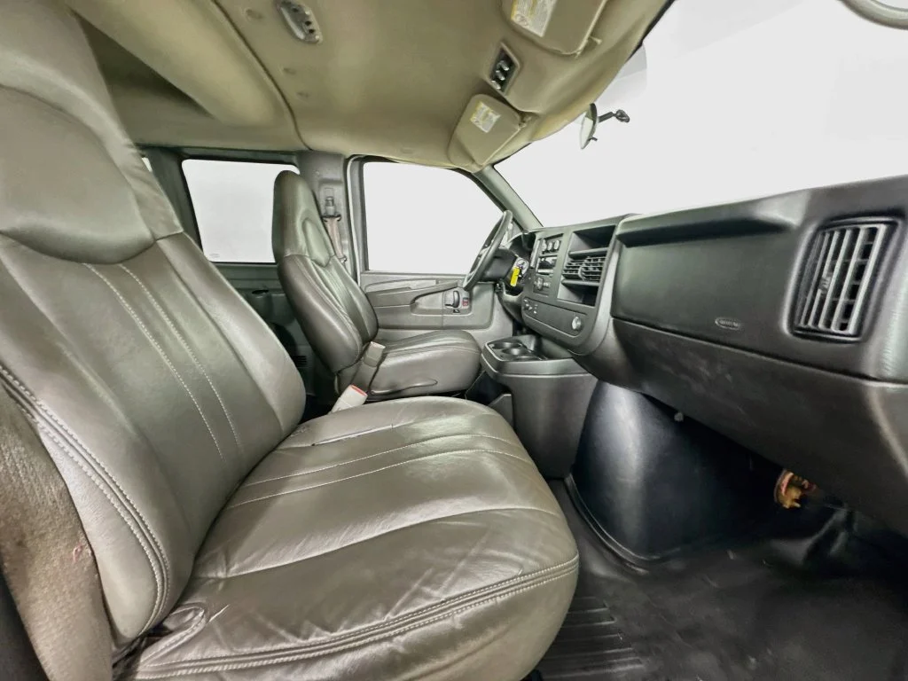 Used 2008 Summit White Chevrolet LS image 31