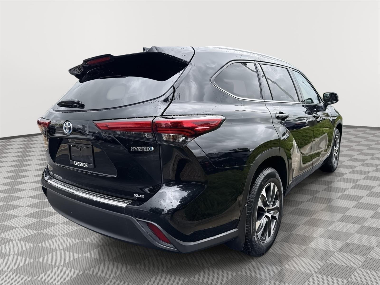 Used 2020 Midnight Black Metallic Toyota XLE image 15