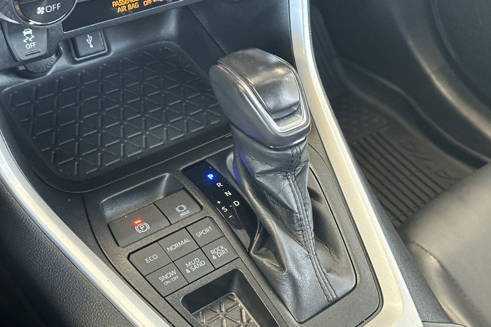Used 2022 MAGNETIC GRAY Toyota XLE Premium image 20