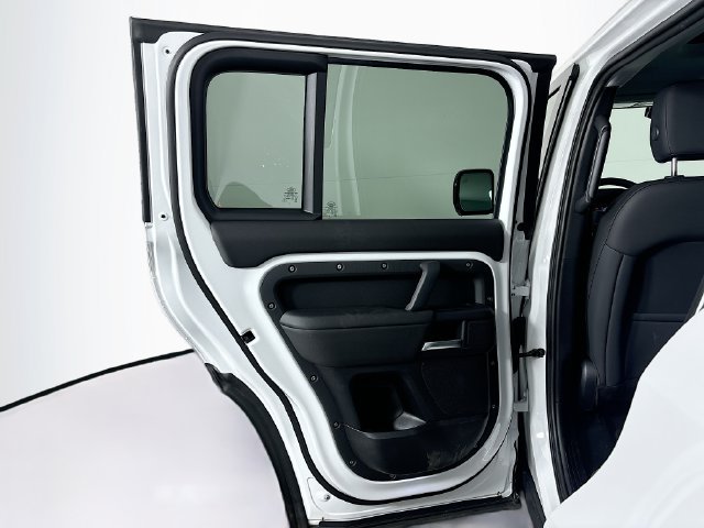 Used 2025 White Land Rover S image 22