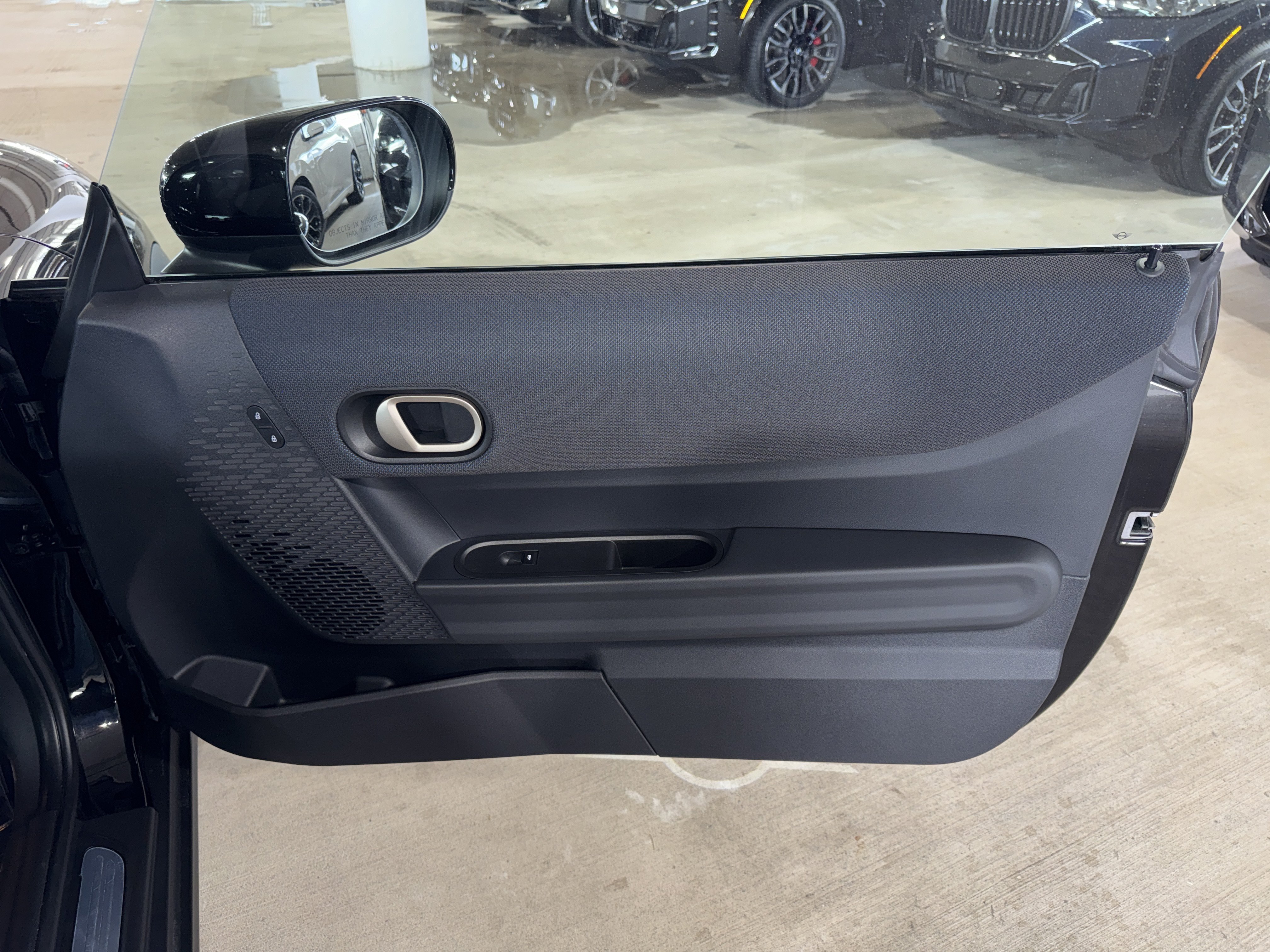 Certified Used 2025 Midnight Black MINI Signature Plus image 9