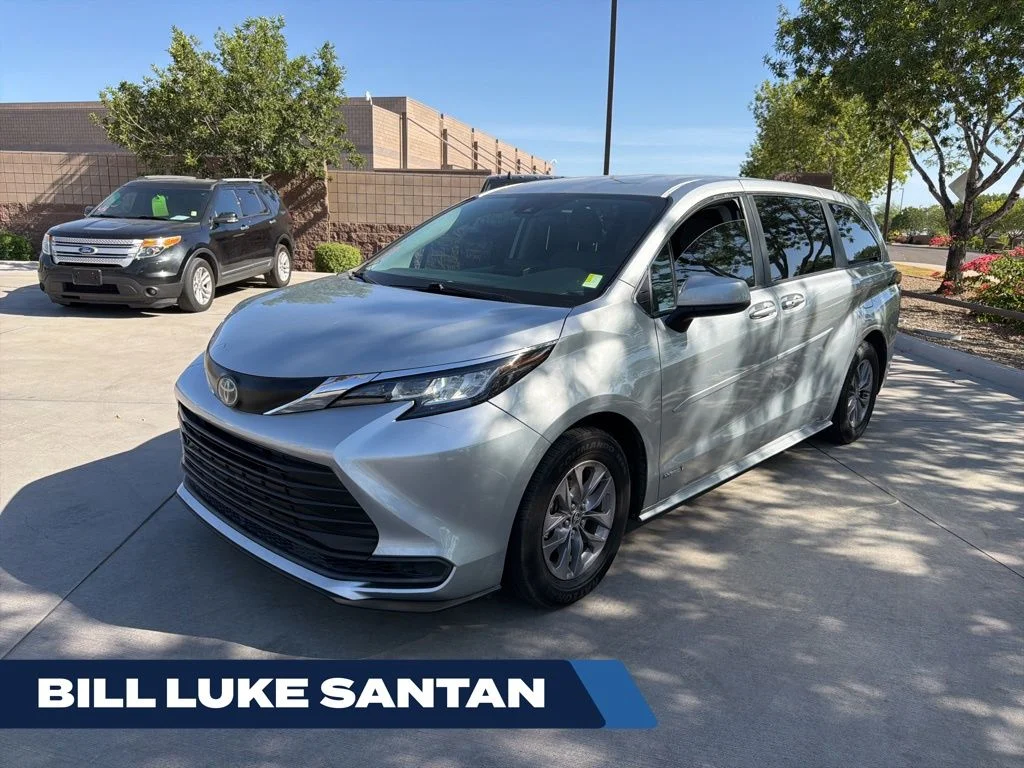 2021 Toyota Sienna LE 8-Passenger Hybrid FWD's photo
