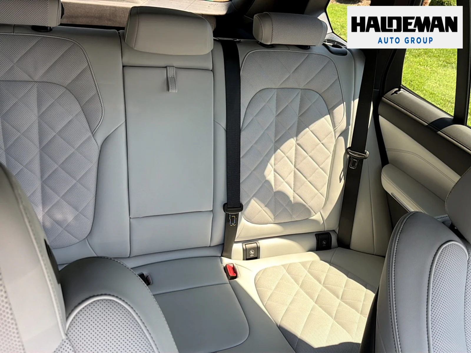Used 2025 Brooklyn Gray Metallic BMW xDrive50e image 23