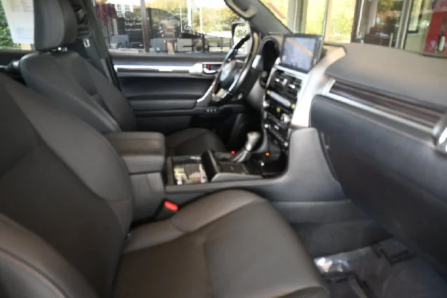 Used 2023 Black Lexus 460 image 24