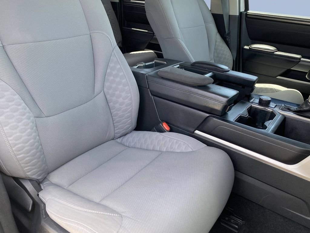 Used 2022 White Toyota SR5 image 19