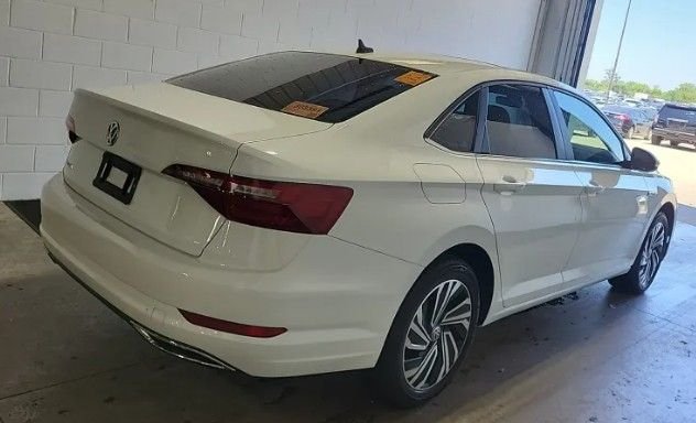 Used 2020 White Volkswagen SEL Premium image 4