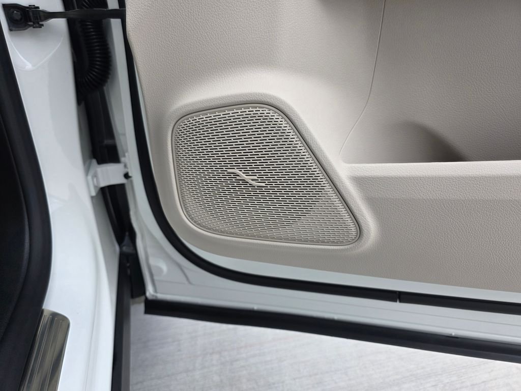 New 2026 Polar White Mercedes-Benz GLA 250 image 18