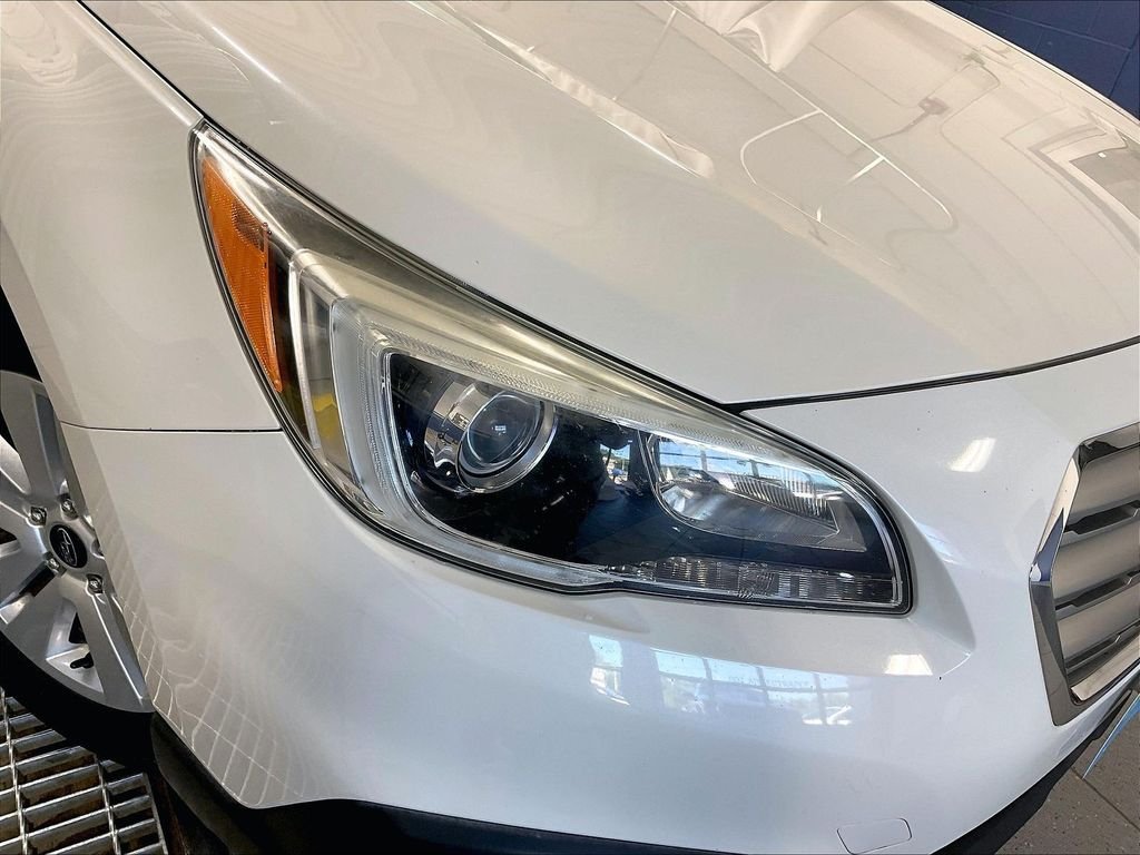 Used 2015 White Subaru 2.5i Premium image 32