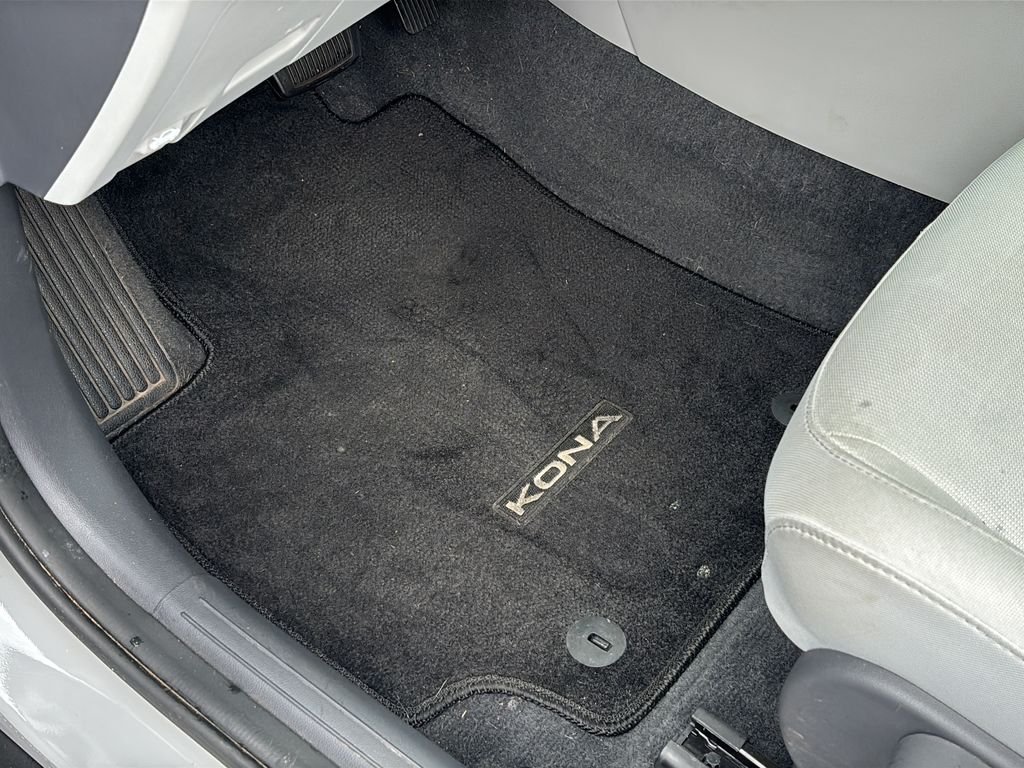 2024 Hyundai Kona SE - Photo 17