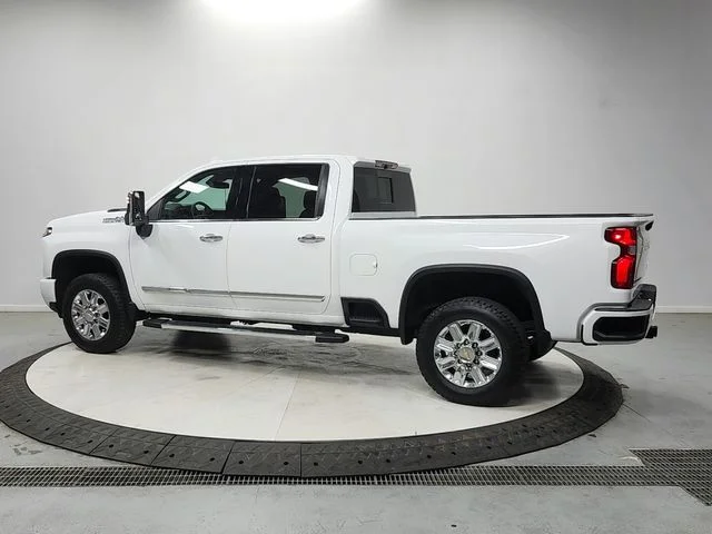 Used 2024 White Chevrolet High Country image 5