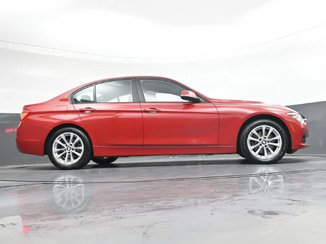 Used 2018 Red BMW 320i image 31