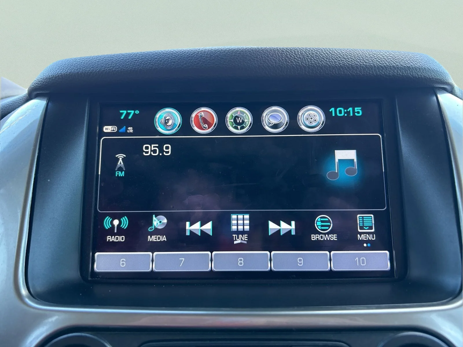 Used 2019 Pearl Chevrolet Premier image 32