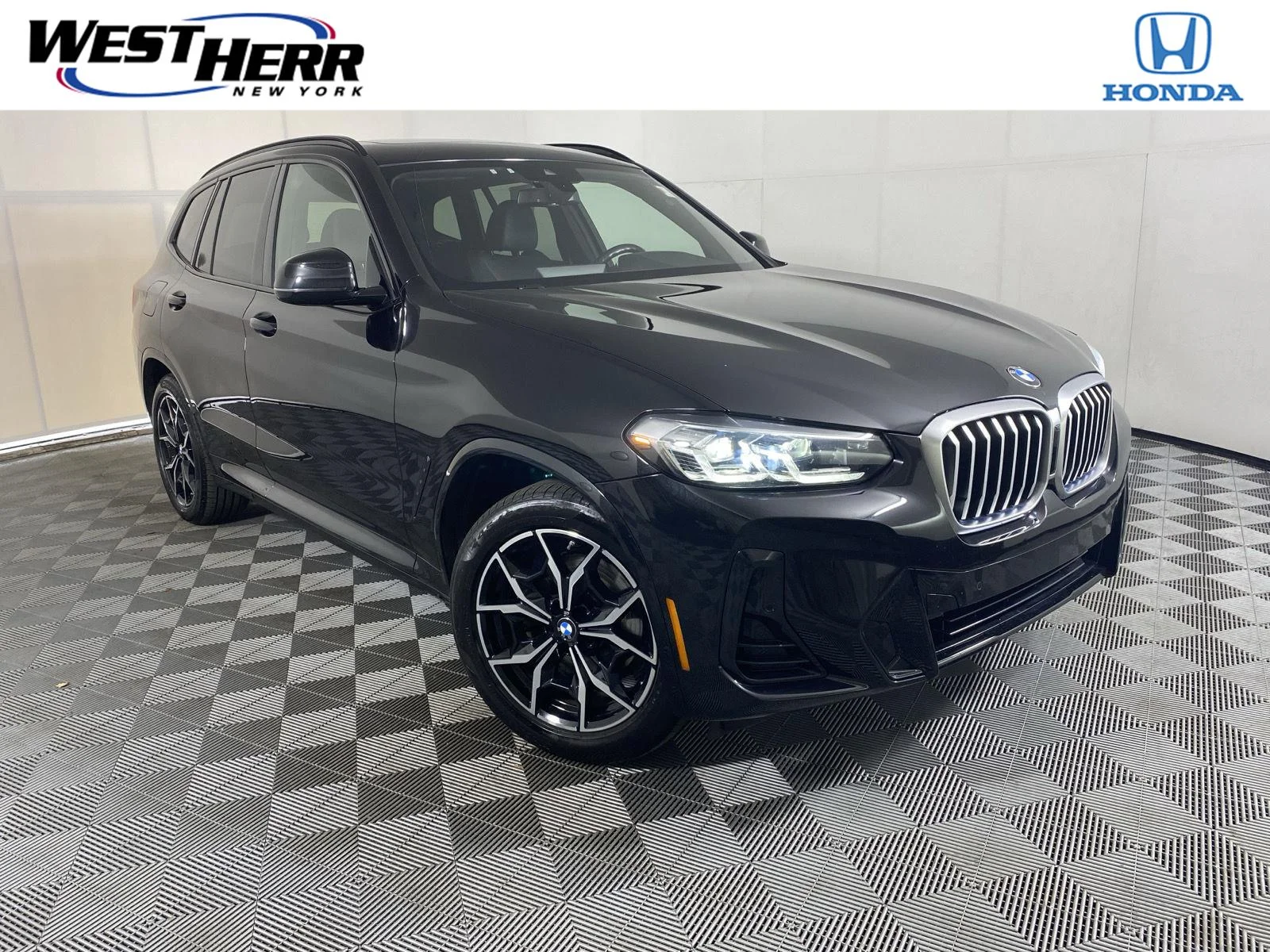Used 2024 Black Sapphire Metallic BMW xDrive30i image 1