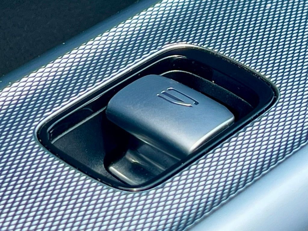 Certified Used 2023  Mercedes-Benz GLC 300 image 28