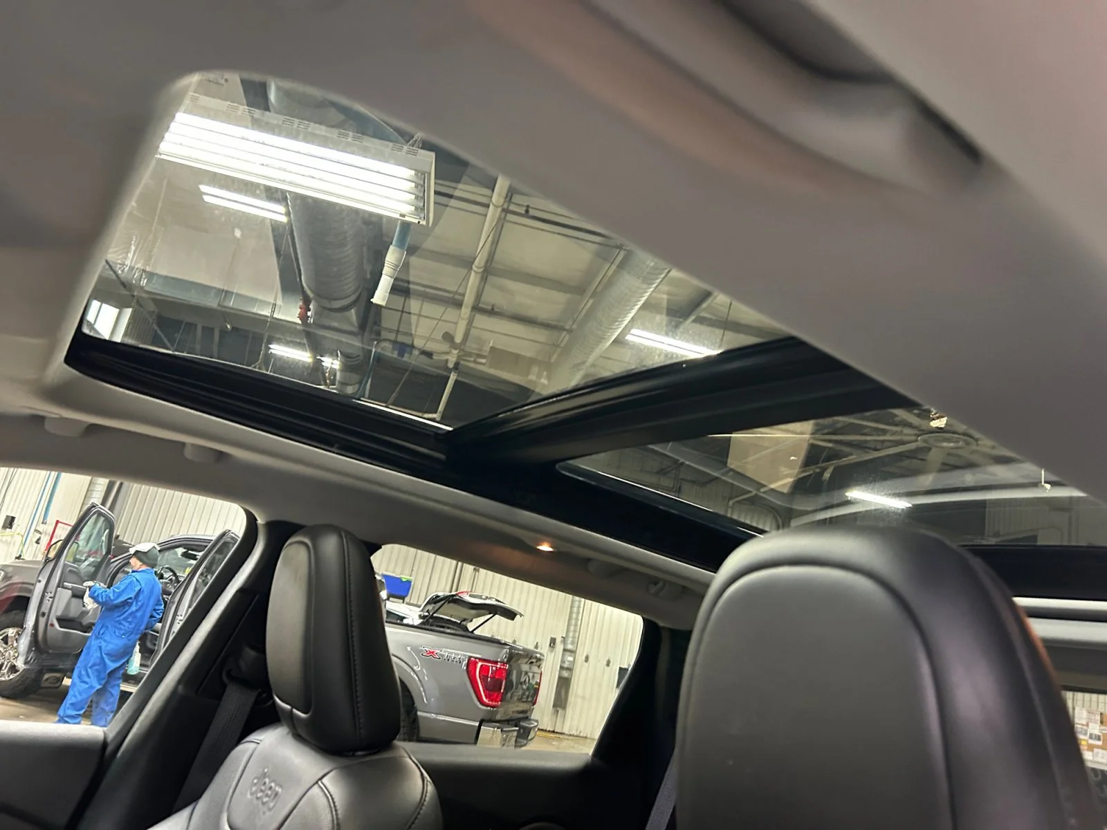 Used 2021 Hydro Blue Pearl Jeep ALTITUDE LEATHER ROOF LOW KMS image 17