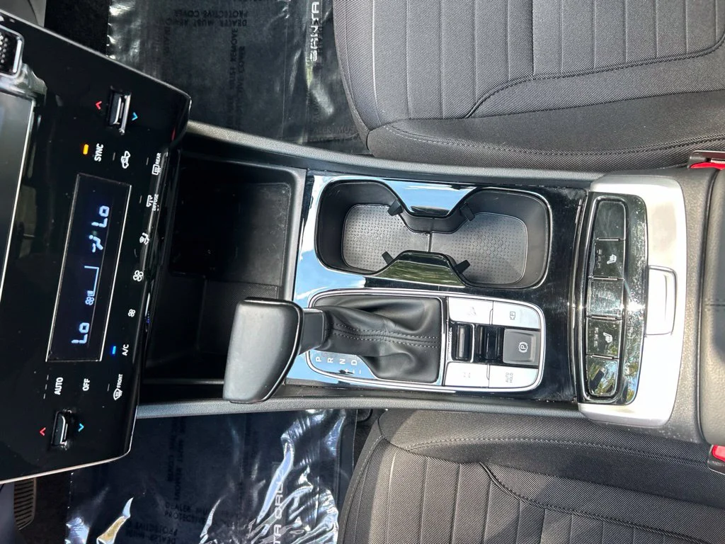 Used 2022 White Hyundai SEL Premium image 18