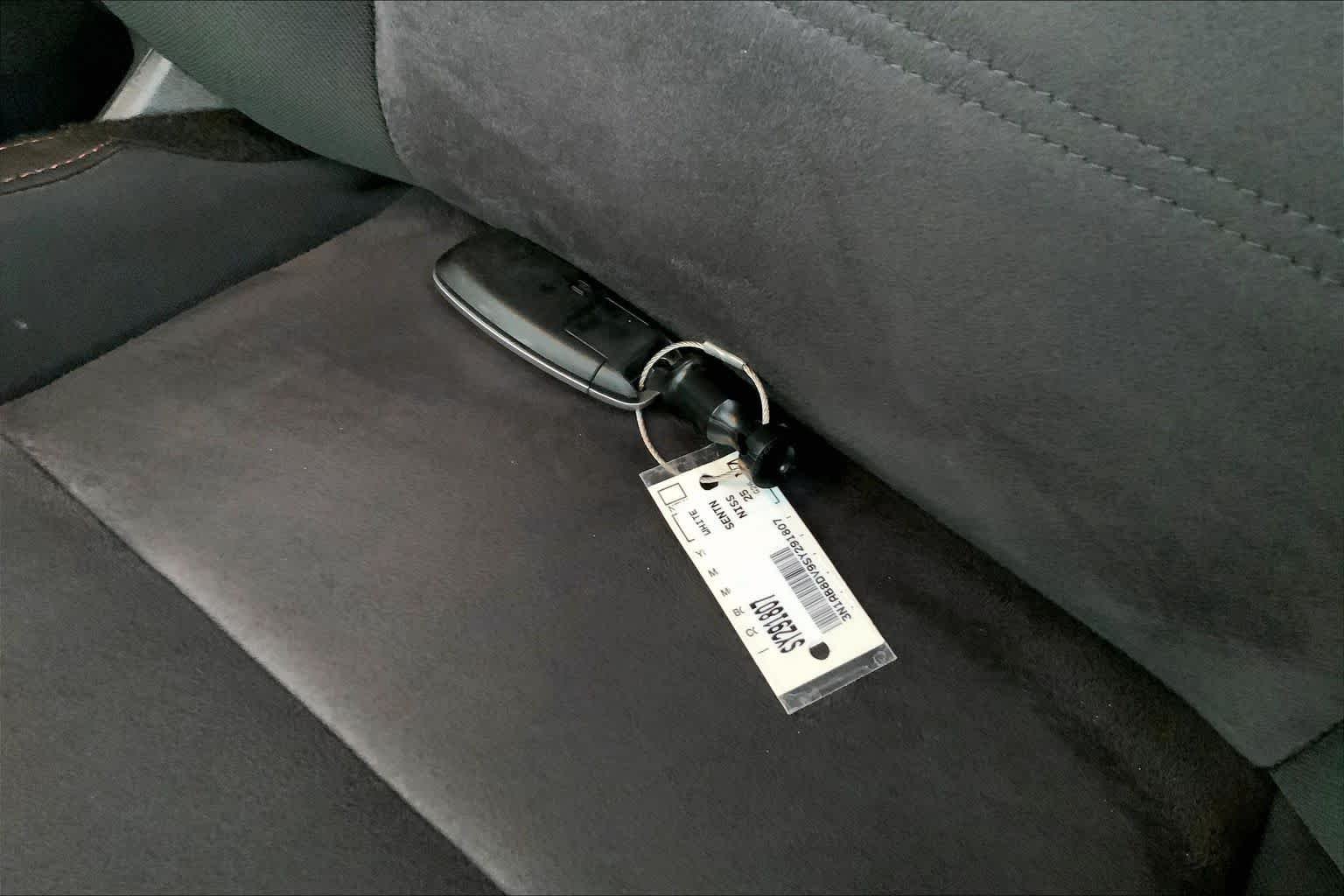 Used 2025 Aspen White Tricoat/Super Black Nissan SR image 13