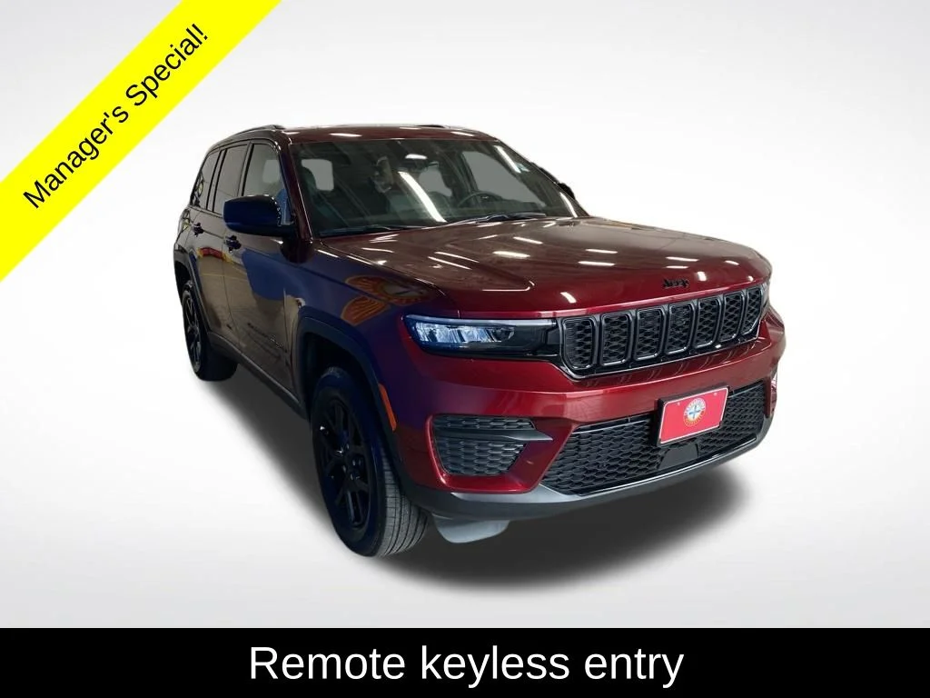 Used 2025 Red Jeep Altitude image 15