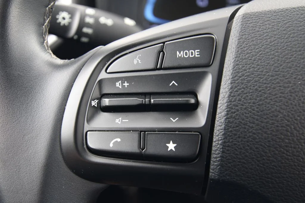 Used 2025 Gray Hyundai SEL image 19