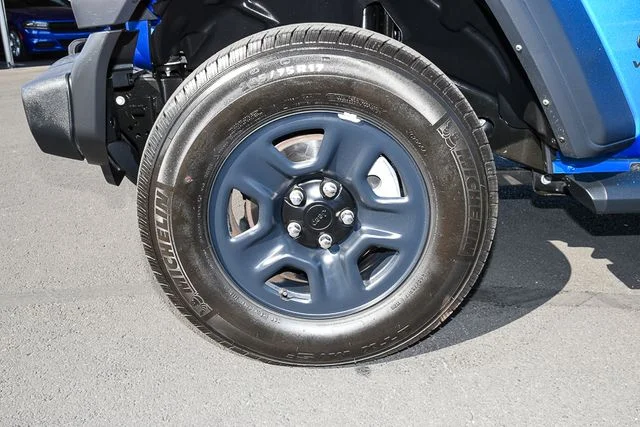 Used 2022 Blue Jeep Sport image 11
