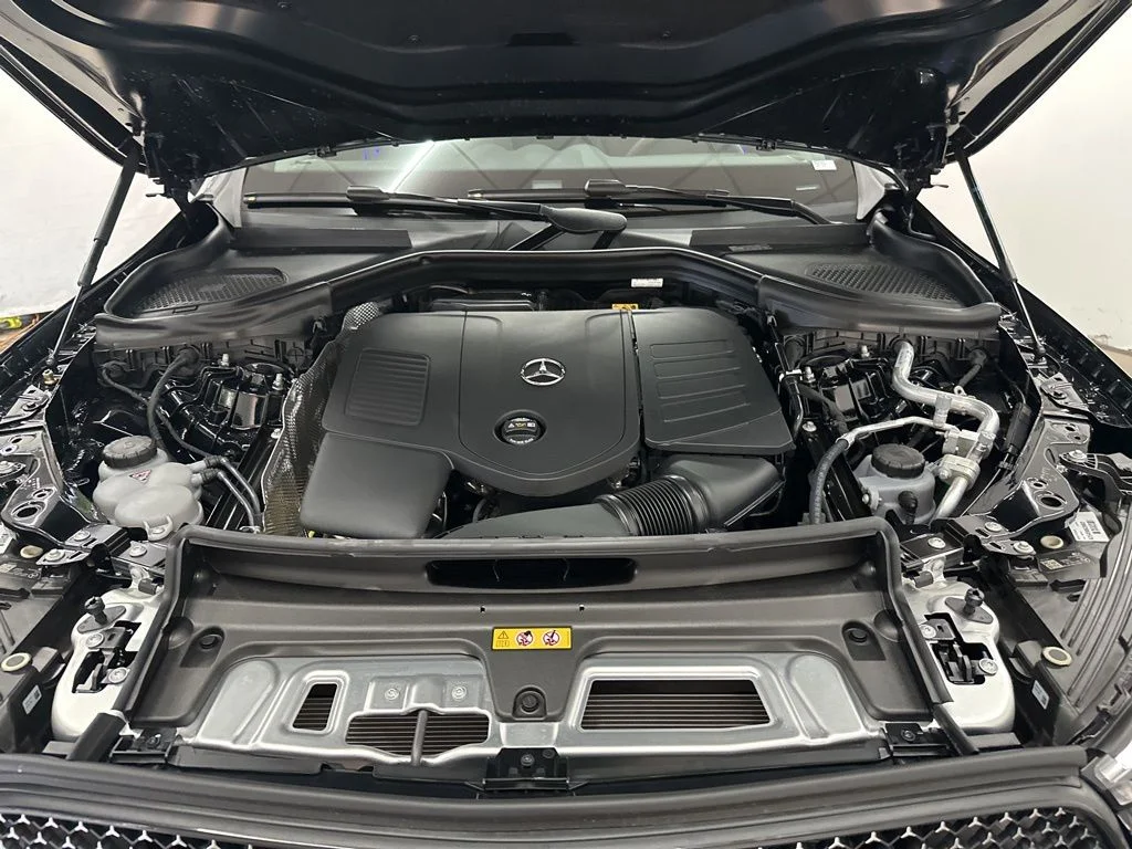New 2026 Black Mercedes-Benz GLC 300 image 29