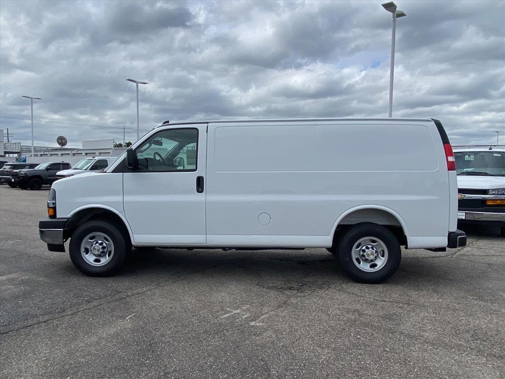 2025 Chevrolet Express Cargo Work Van - Photo 6