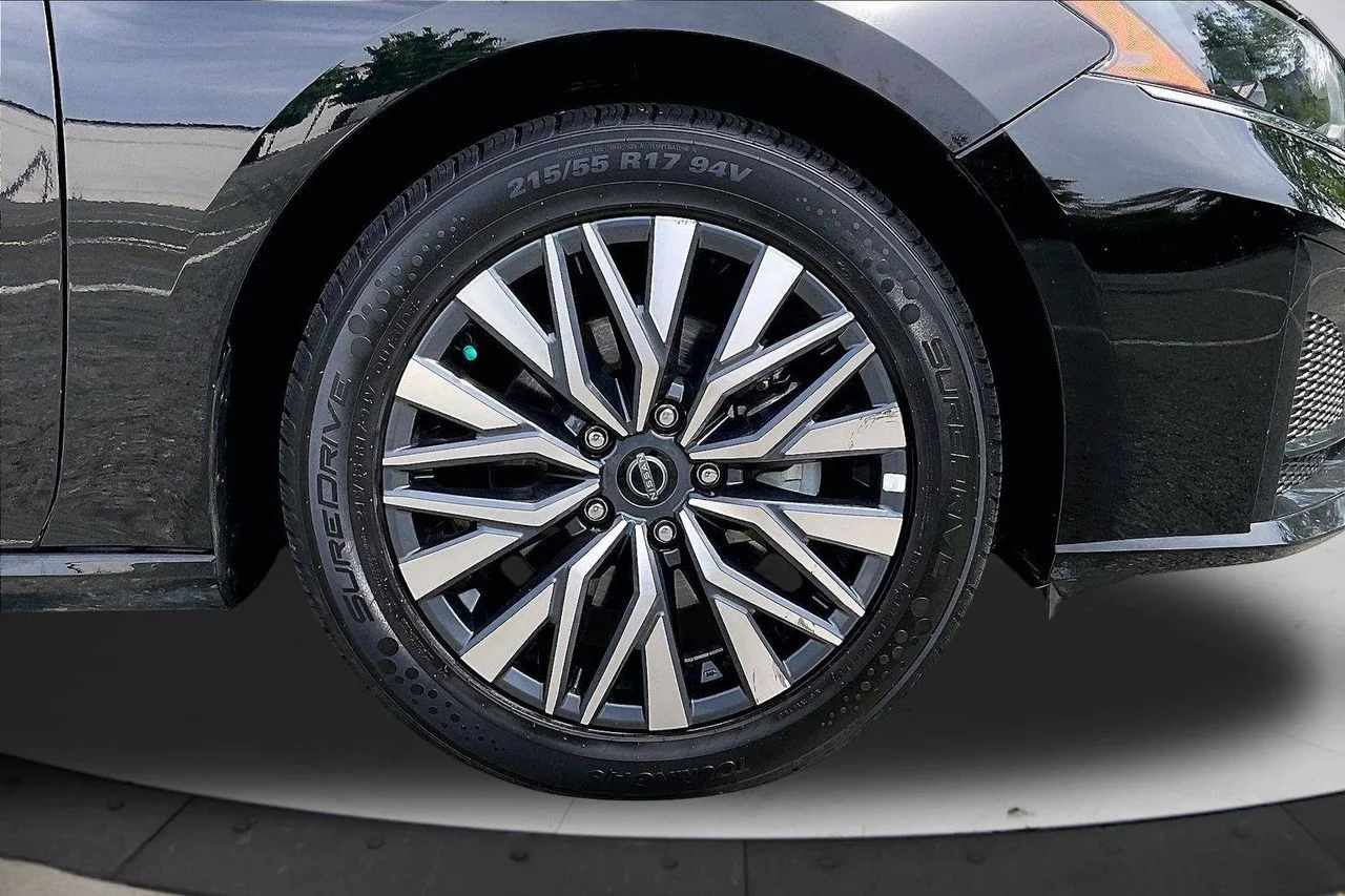 Used 2025 Black Nissan 2.5 SV image 32