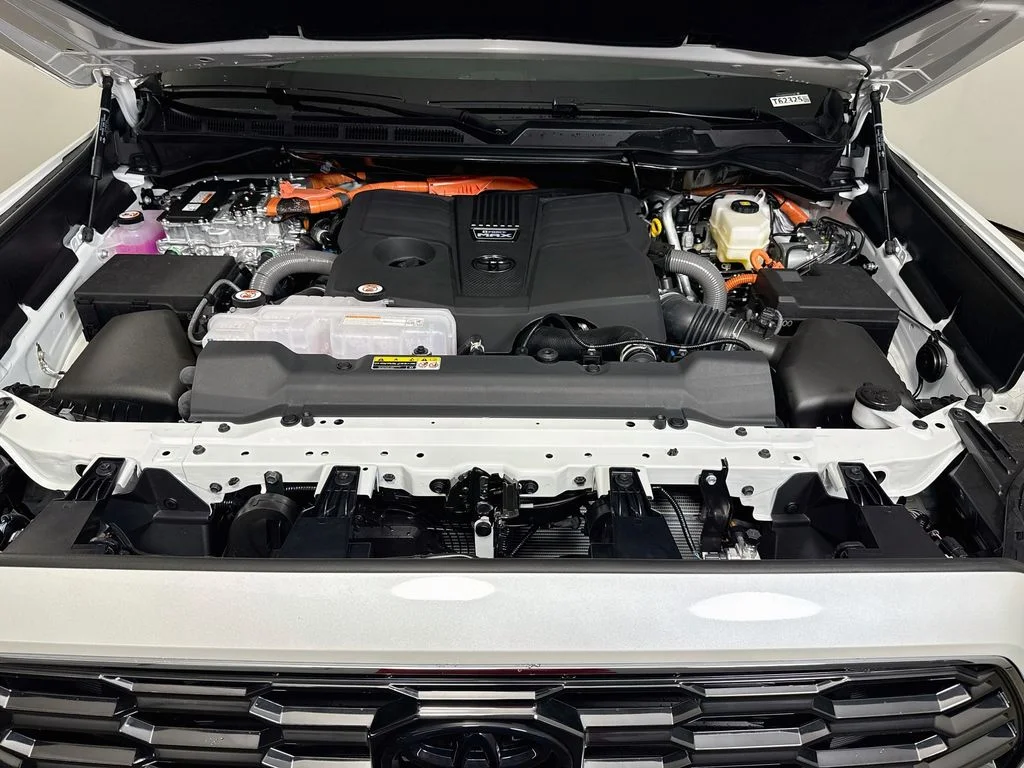 New 2026 Wind Chill Pearl Toyota Platinum image 31