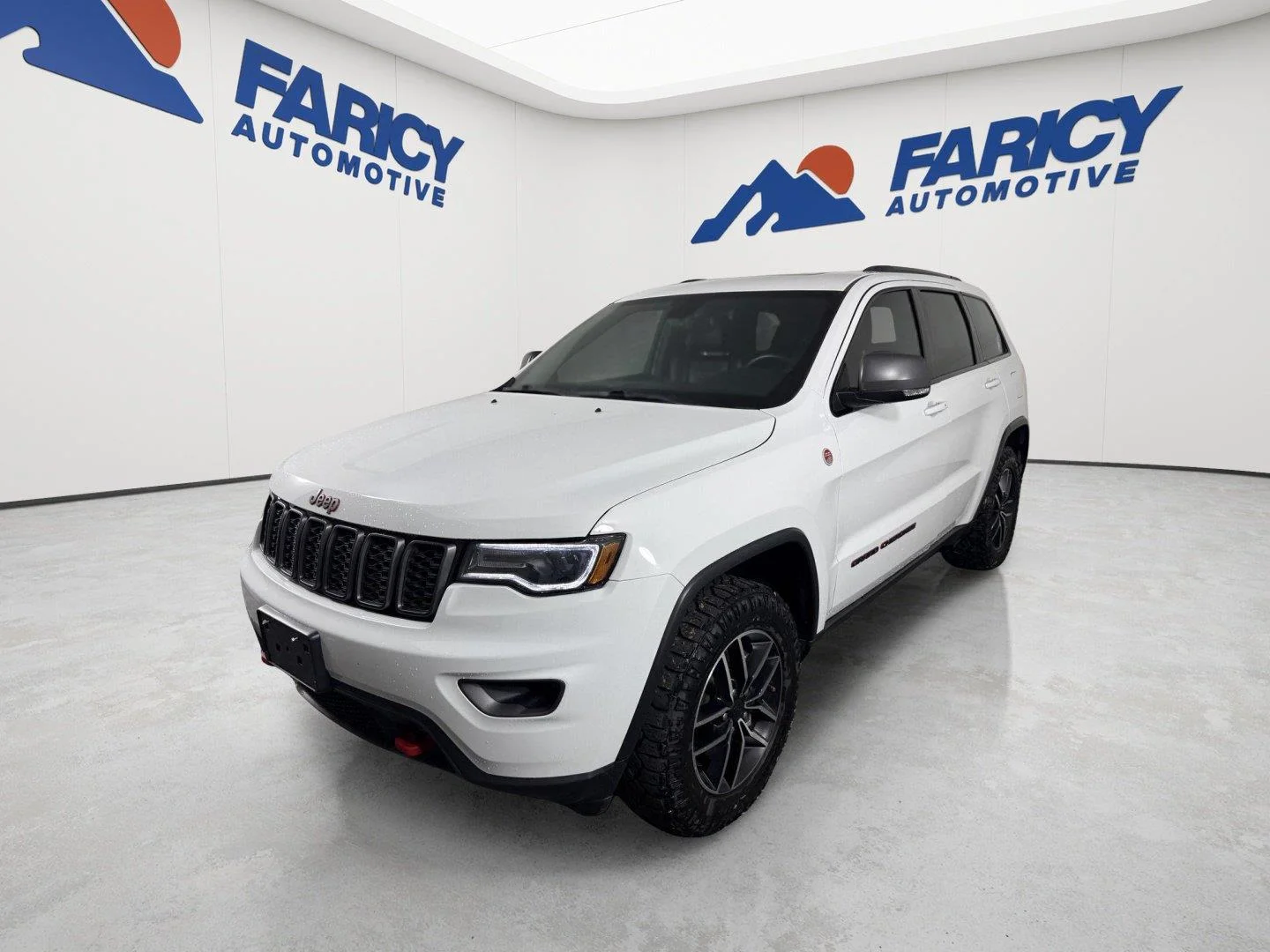 Used 2019 Bright White Clearcoat Jeep Trailhawk image 3