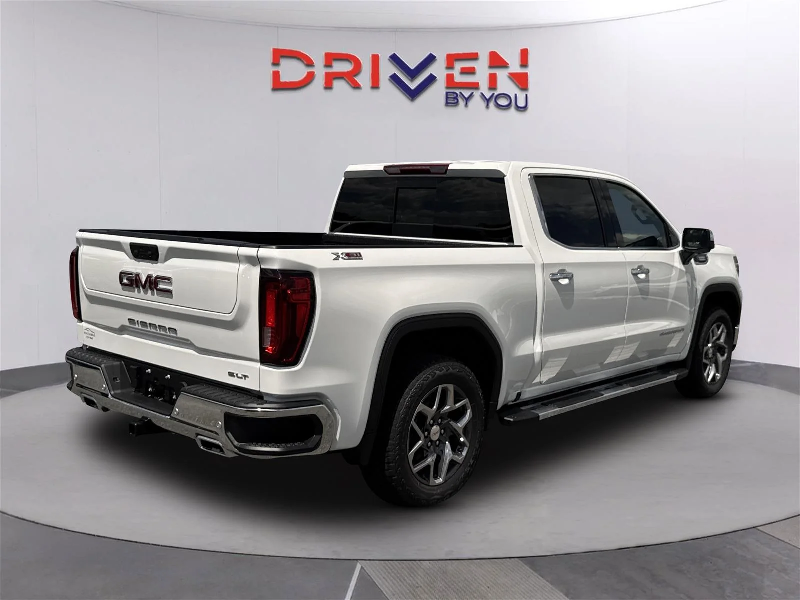 New 2026 Summit White GMC SLT image 4