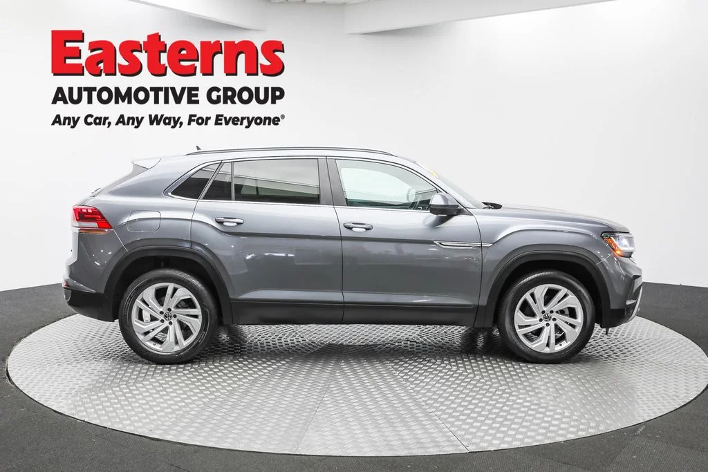 Used 2021 Gray Volkswagen 2.0T SEL image 4