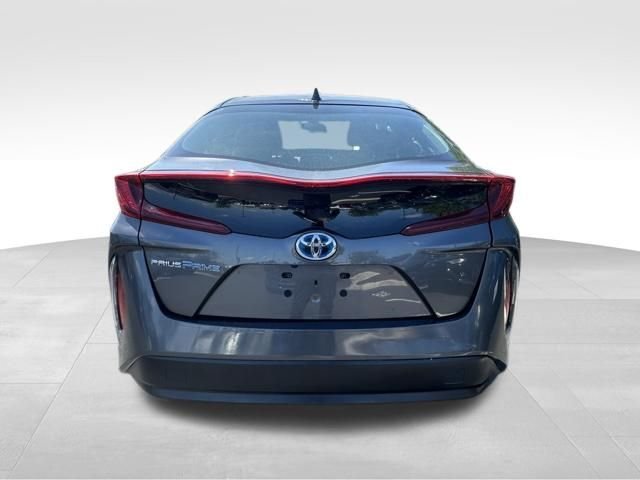 Used 2020 Gray Toyota LE image 5