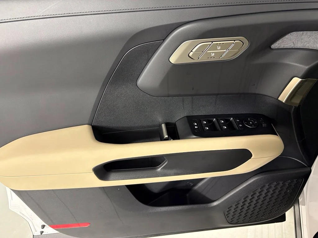 New 2027 Glacial White Pearl Kia EX image 20