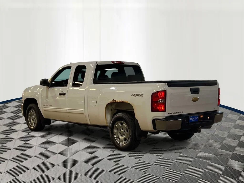 Used 2013 SUMMIT WHITE Chevrolet LT image 4