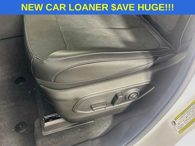 New 2026 Bright White Clear-Coat Exterior Paint Jeep Laredo image 19