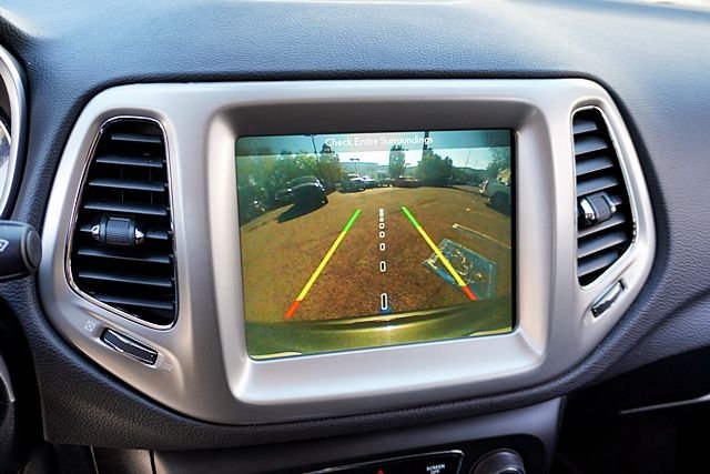 Used 2018 Green Jeep Latitude image 25