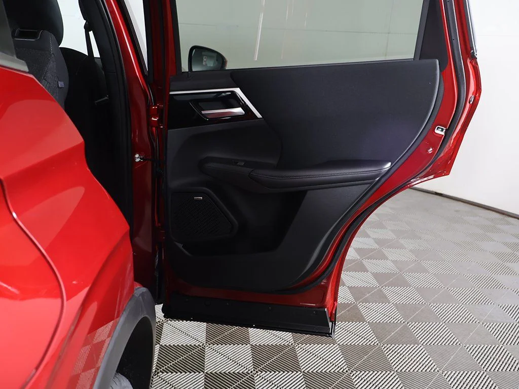 New 2026 Red Mitsubishi ES image 25