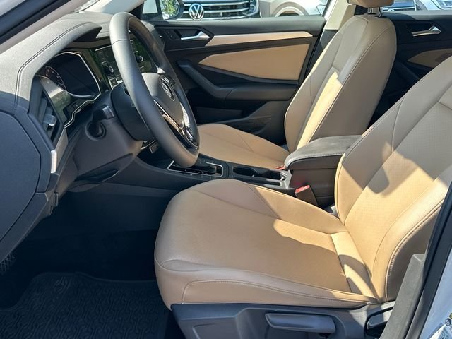 Certified Used 2020 White Volkswagen 1.4T SE image 9