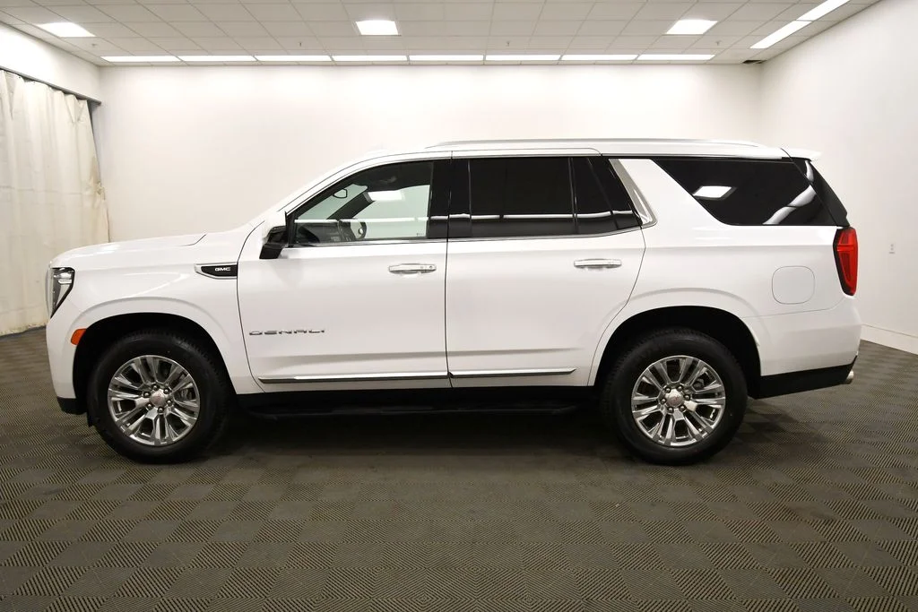 Used 2022 White GMC Denali image 4