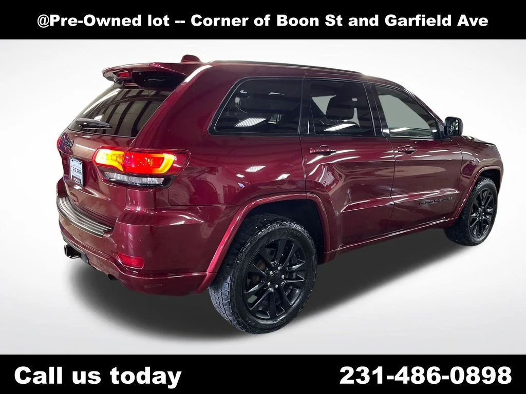Used 2018 Red Jeep Altitude image 5